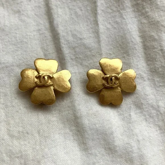 Vintage Chanel earring - Picture 3 of 6